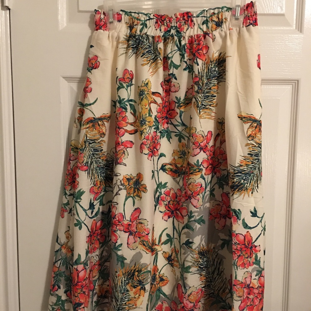 Roolee calf-length skirt, medium. Elastic waistband.